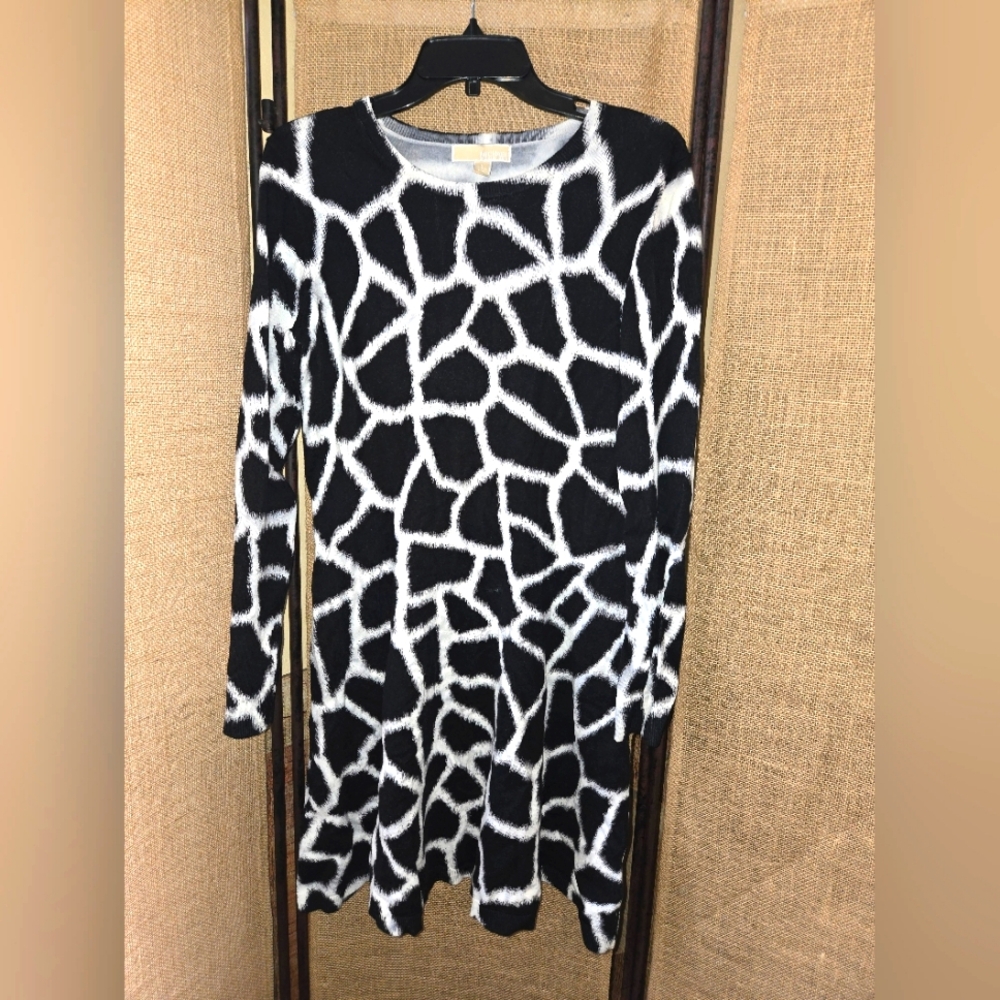 NWOT Michael Kors Black and White Patterned Long Sleeve Sweater Dress Size L - Picture 1 of 12